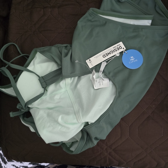Cupshe Green Swimsuit - Picture 2 of 5